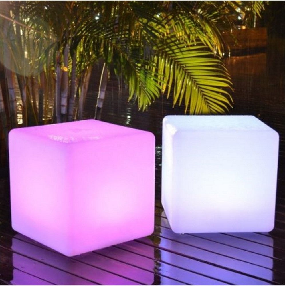 Cubo per esterno IP65 led RGB+W con telecomando varie dimensioni in polietilene GECO CUBO