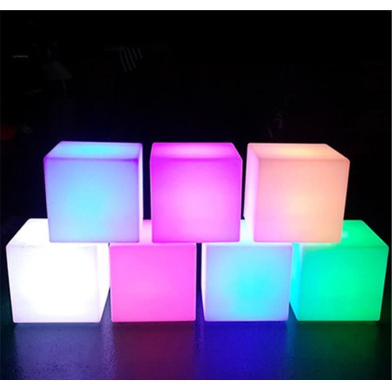 Cubo per esterno IP65 led RGB+W con telecomando varie dimensioni in polietilene GECO CUBO