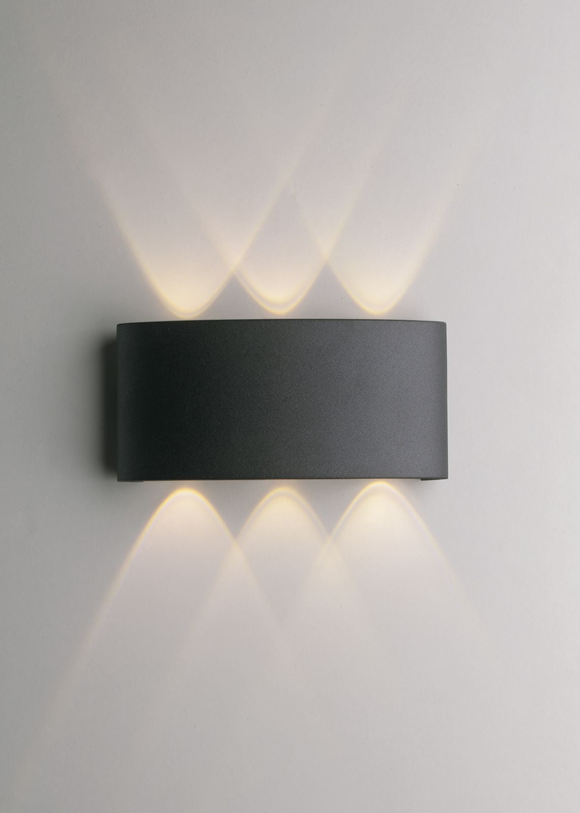 Applique per esterno in alluminio bianco o nero IP54 led integrato con regolazione luce 3000-4000°k 6W 600 lumen BEETLE