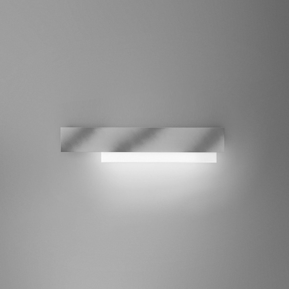 GEALUCE Applique in alluminio bianco-nero-acciaio-tortora. Diffusore in metacrilato bisatinato bianco. LED DOHA A/G