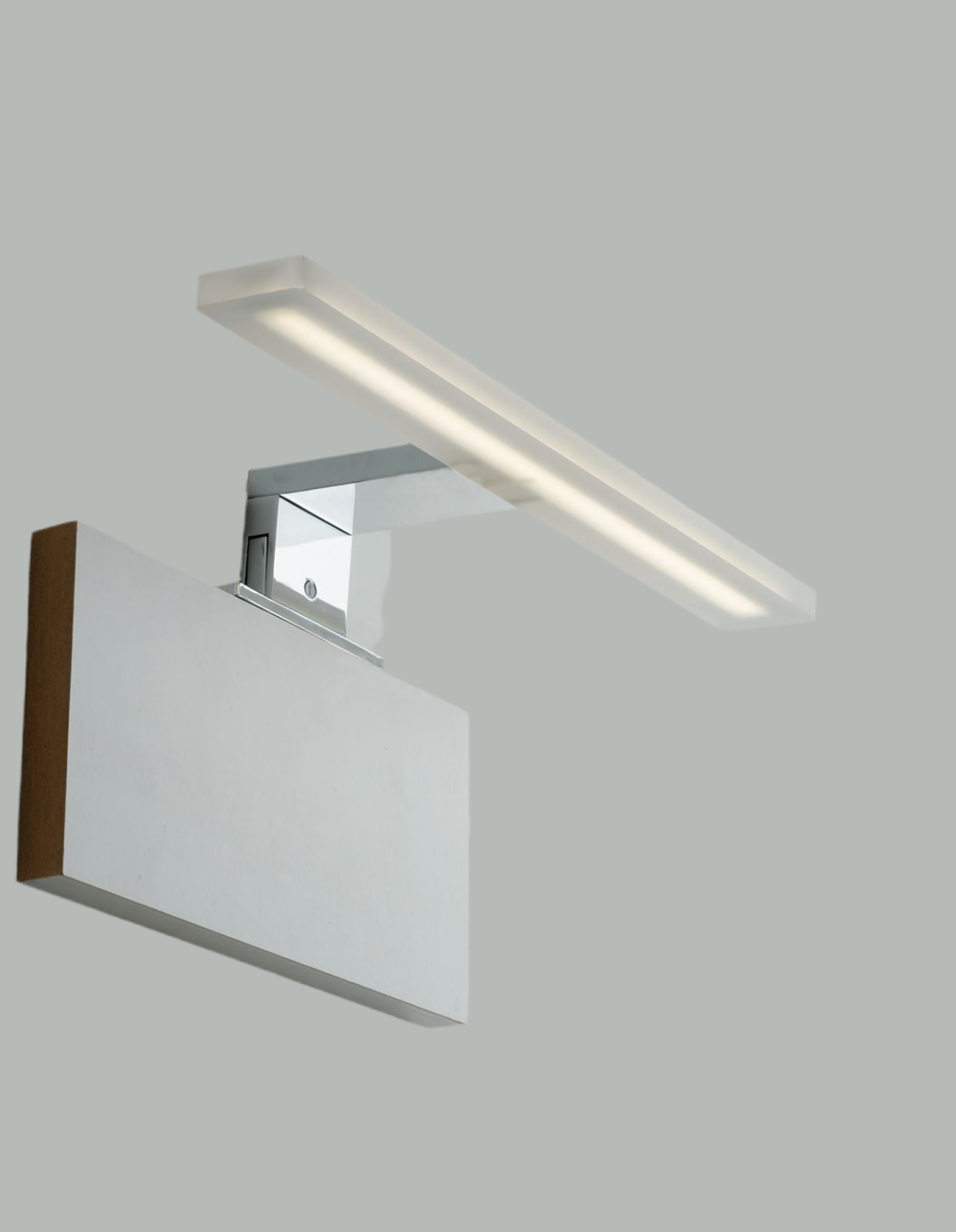 Applique da specchio led integrato con struttura in alluminio e diffusore in acrilico con fissaggio su cornice o su specchio 8W 819lm 4000°k collezione AQUA