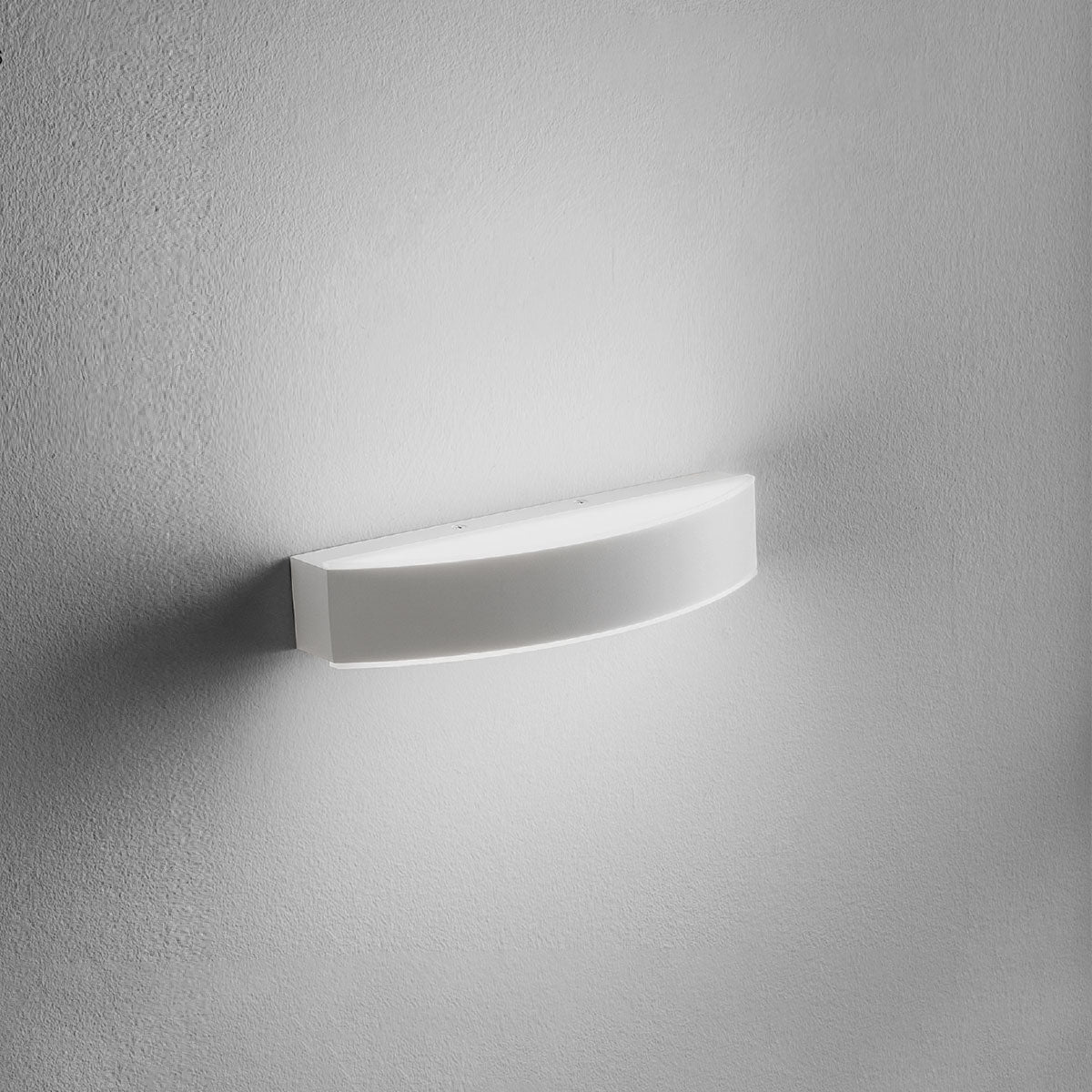 GEALUCE Applique in alluminio bianco satinato. LED GAP ARCO