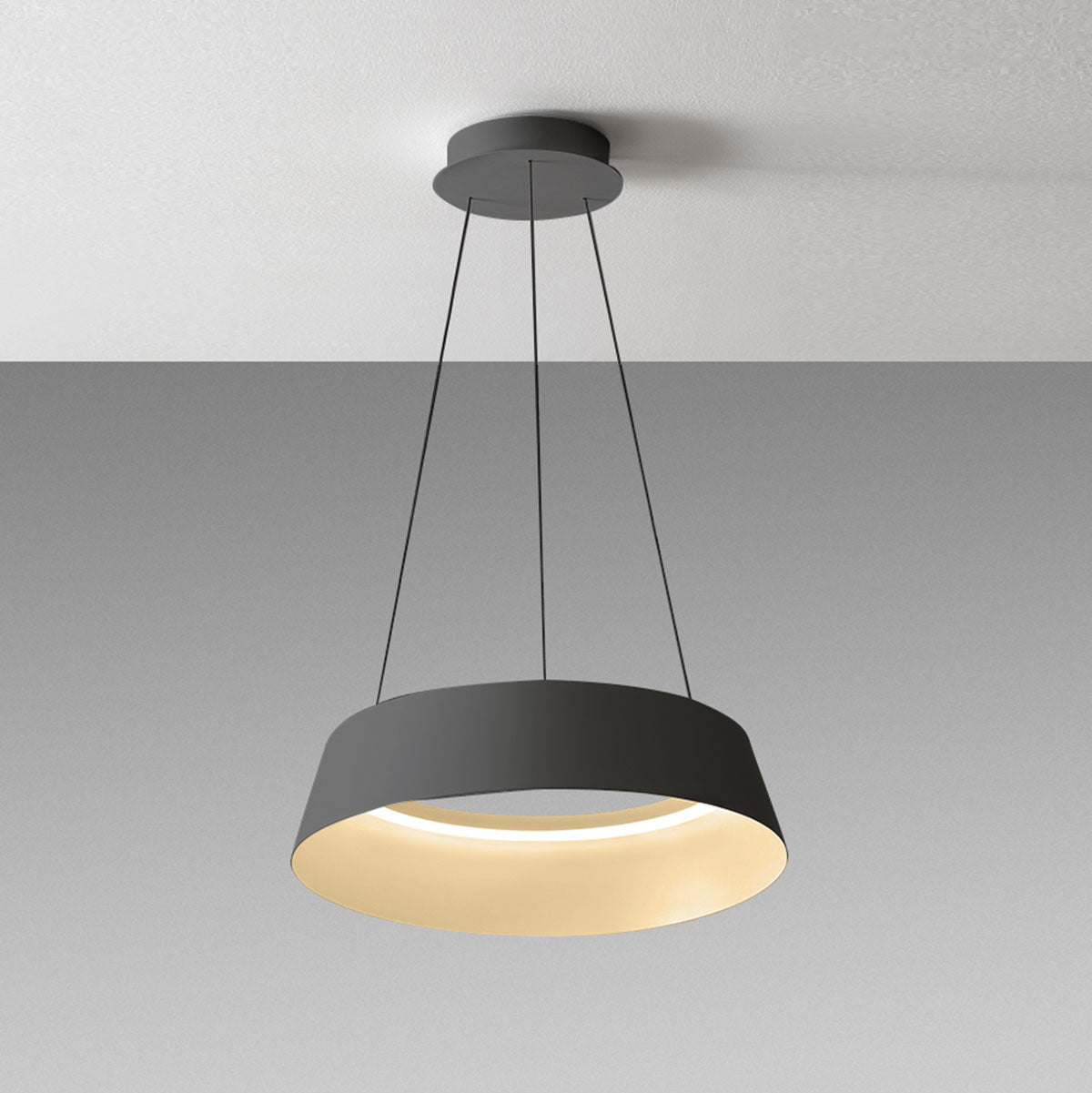 GEALUCE Sospensione montatura in alluminio satinato bianco-nero+oro. Diffusore in silicone bianco opale.LED JULIETTE