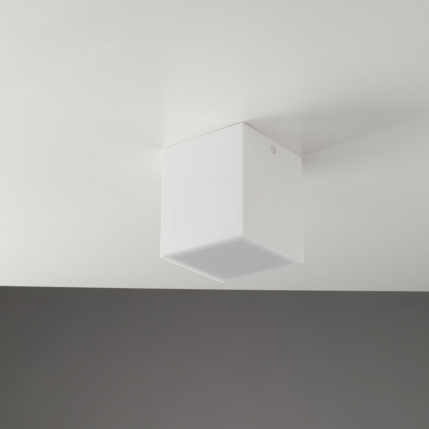 Plafoniera in gesso verniciabile con diffusore in acrilico bianco attacco E27 collezione LIVING