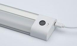 Lampada sottopensile led integrato 3000°k con sensore IR finitura bianco a batterie ricaricabile USB collezione BLAM