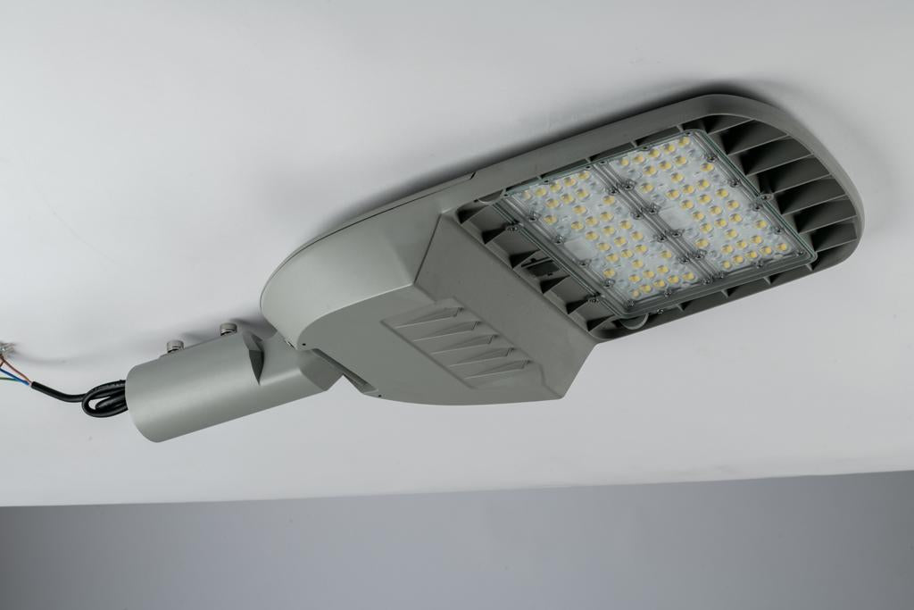 Faro stradale per esterno IP65 in alluminio con lenti in materiale autoestinguente , antiurto e anti-UV led 4000°k STREETWAY