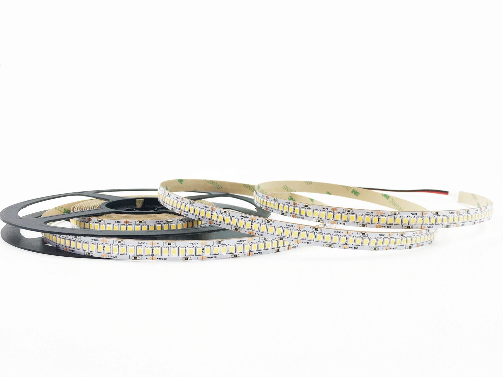 Strip led ravvicinati 5 metri 24V 24W/m disponibile in tre tonalità 3000-4000-6000°k