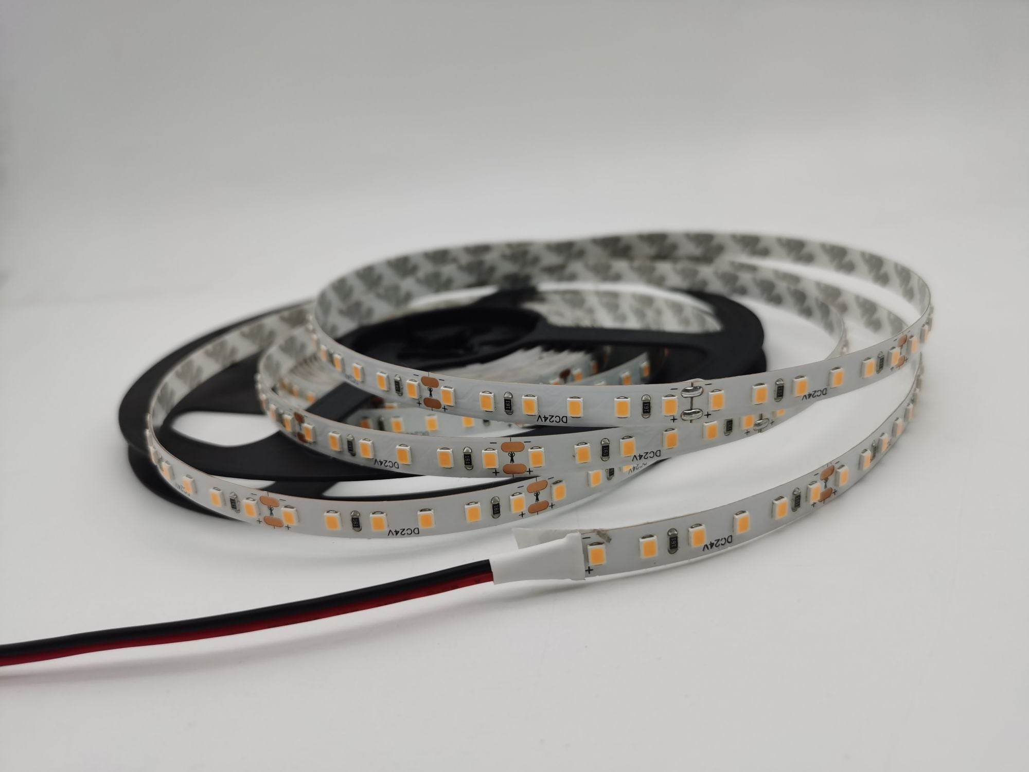 Strip led 5 metri ultrasottile 24V 18W/m IP20 disponibile in tre tonalità 3000-4000-6000