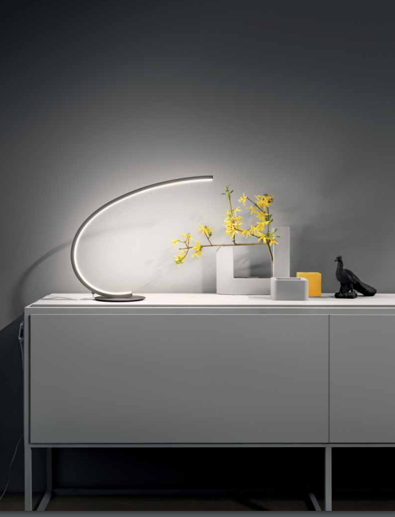 GEALUCE Lume in alluminio satinato bianco-oro-titanio. Diffusore in silicone bianco opale. LED IOLE L