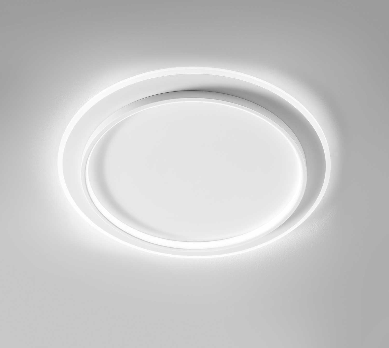 GEALUCE Plafoniera in alluminio satinato bianco. Diffusore in metacrilato bianco opale. LED DHARMA