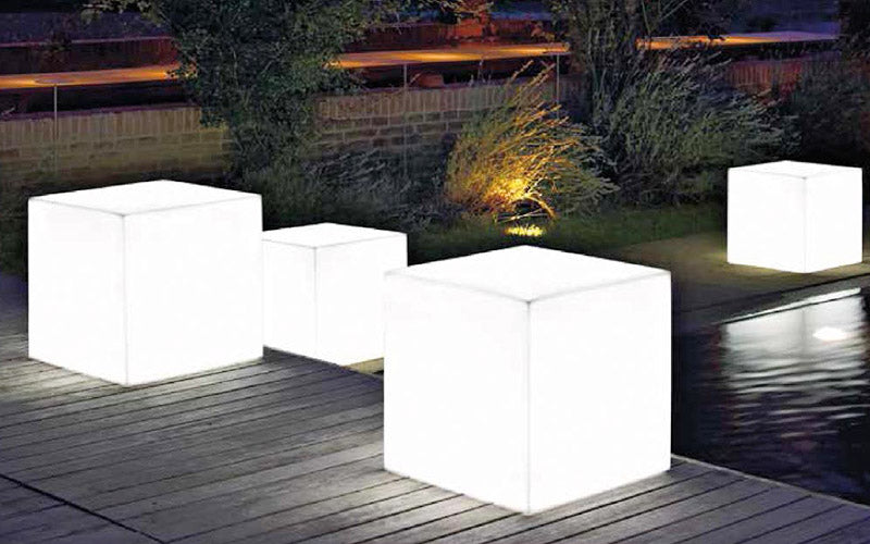 Cubo da giardino IP65 in polietilene lampada 1XE27 non incluso con picchetto varie misure GECO-CUBO